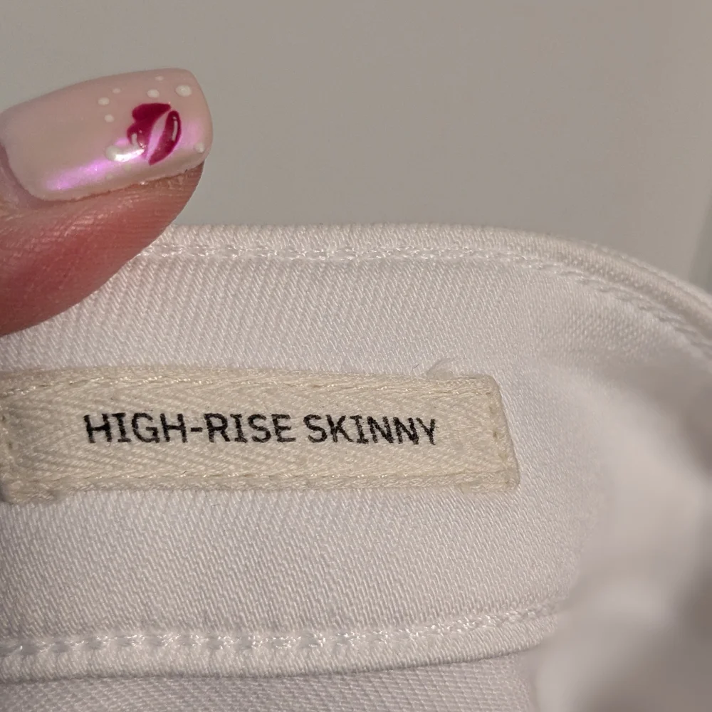 Women's Revtown High-Rise White Skinny Jeans (Size 34R/US Size 14) FLAWLESS! - Picture 5 of 16